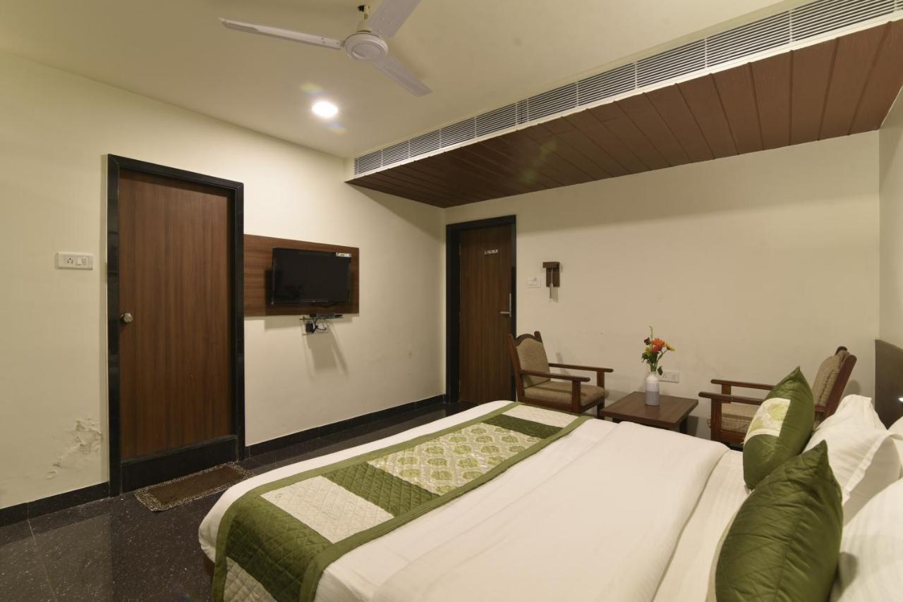 Hotel Clove Bijāpur Exterior foto